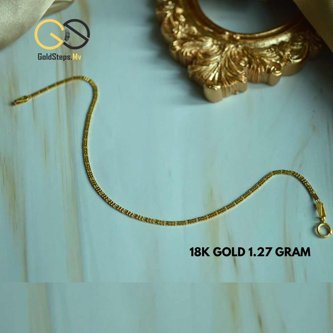 The Textura Linea — 18K Gold Bracelet