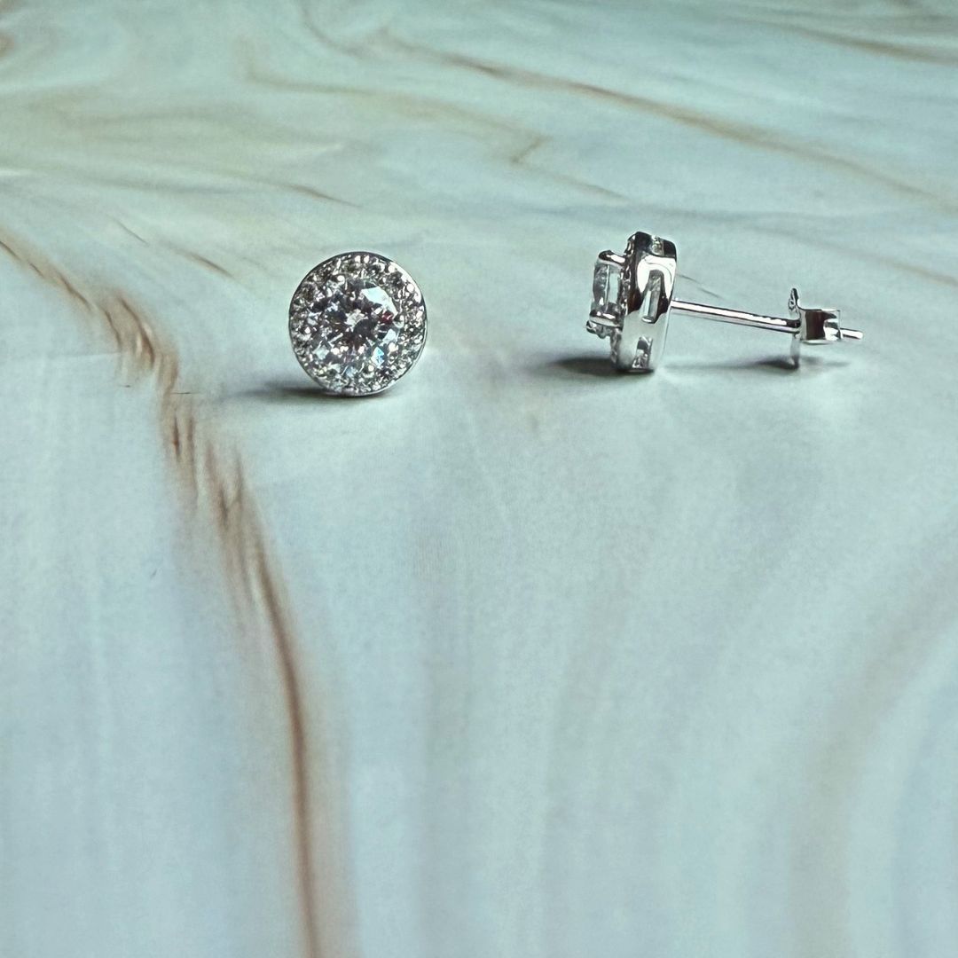 925 Sterling Silver Round Halo Cubic Zirconia Stud Earrings with Sparkling Crystal Design