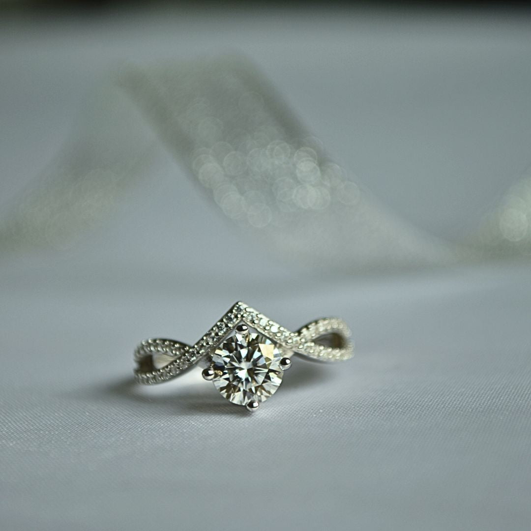 925 Sterling Silver Moissanite White Minimalist Band Ring