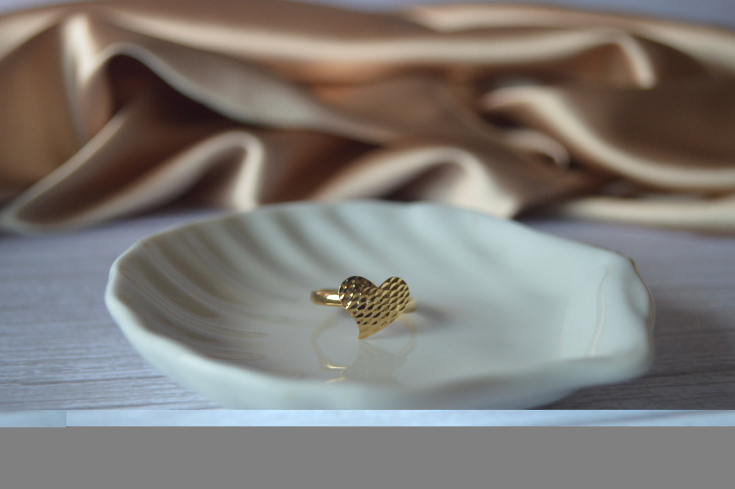 18K Gold Heart Design Ring