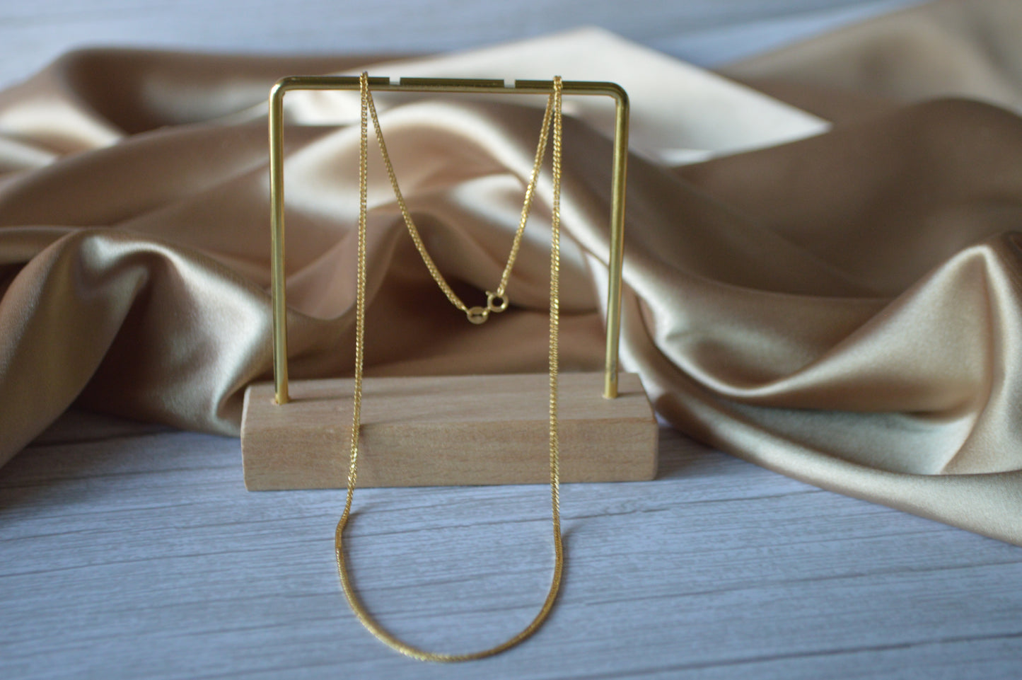 18K Gold thin chain design