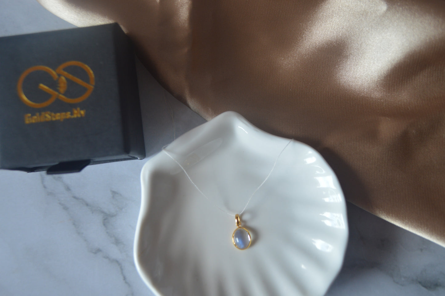 GS0546 18k original gold pendent with natural moonstone