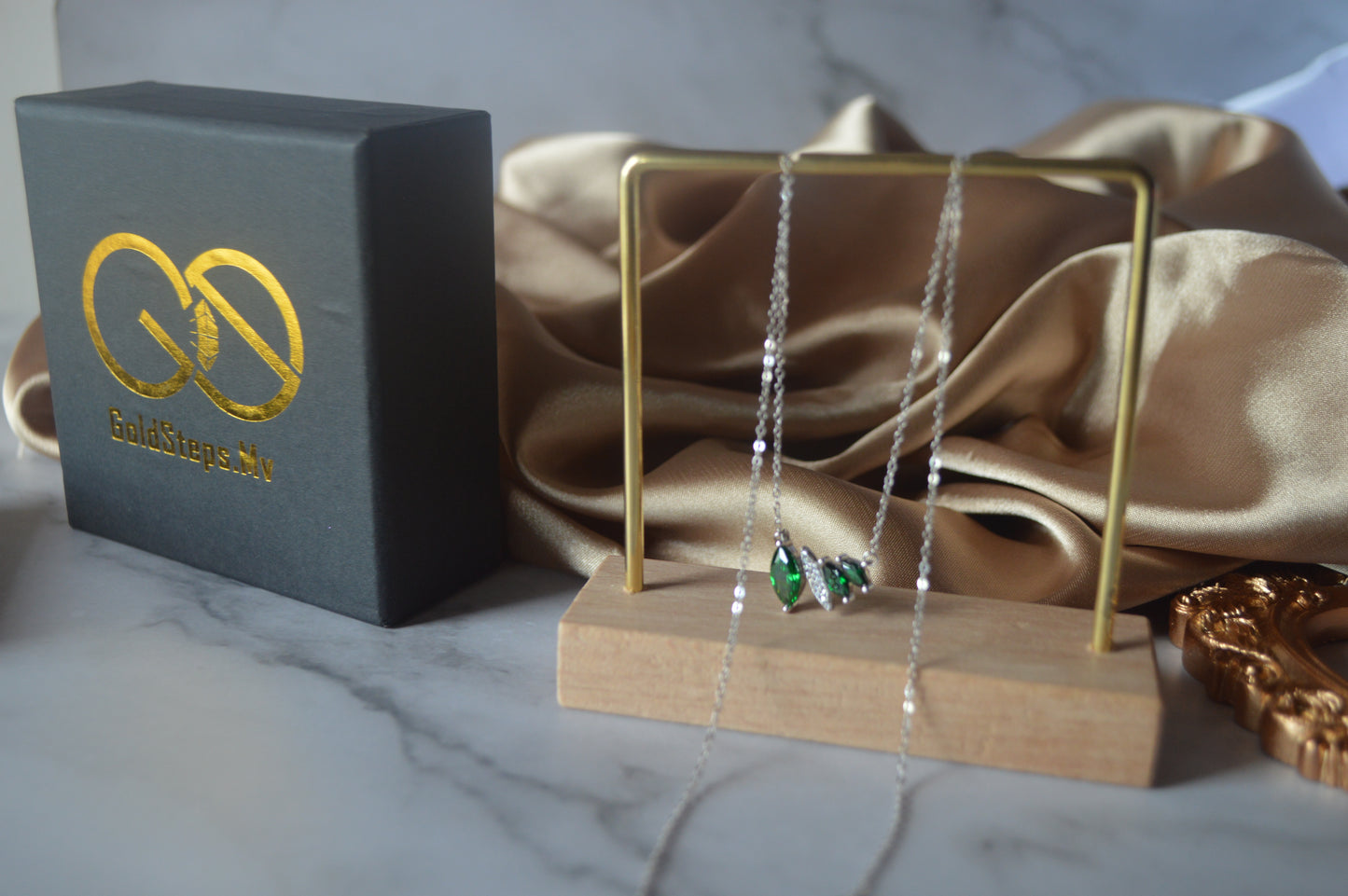 GS0057 Rhodium plated original Silver necklace with Emerald Stones