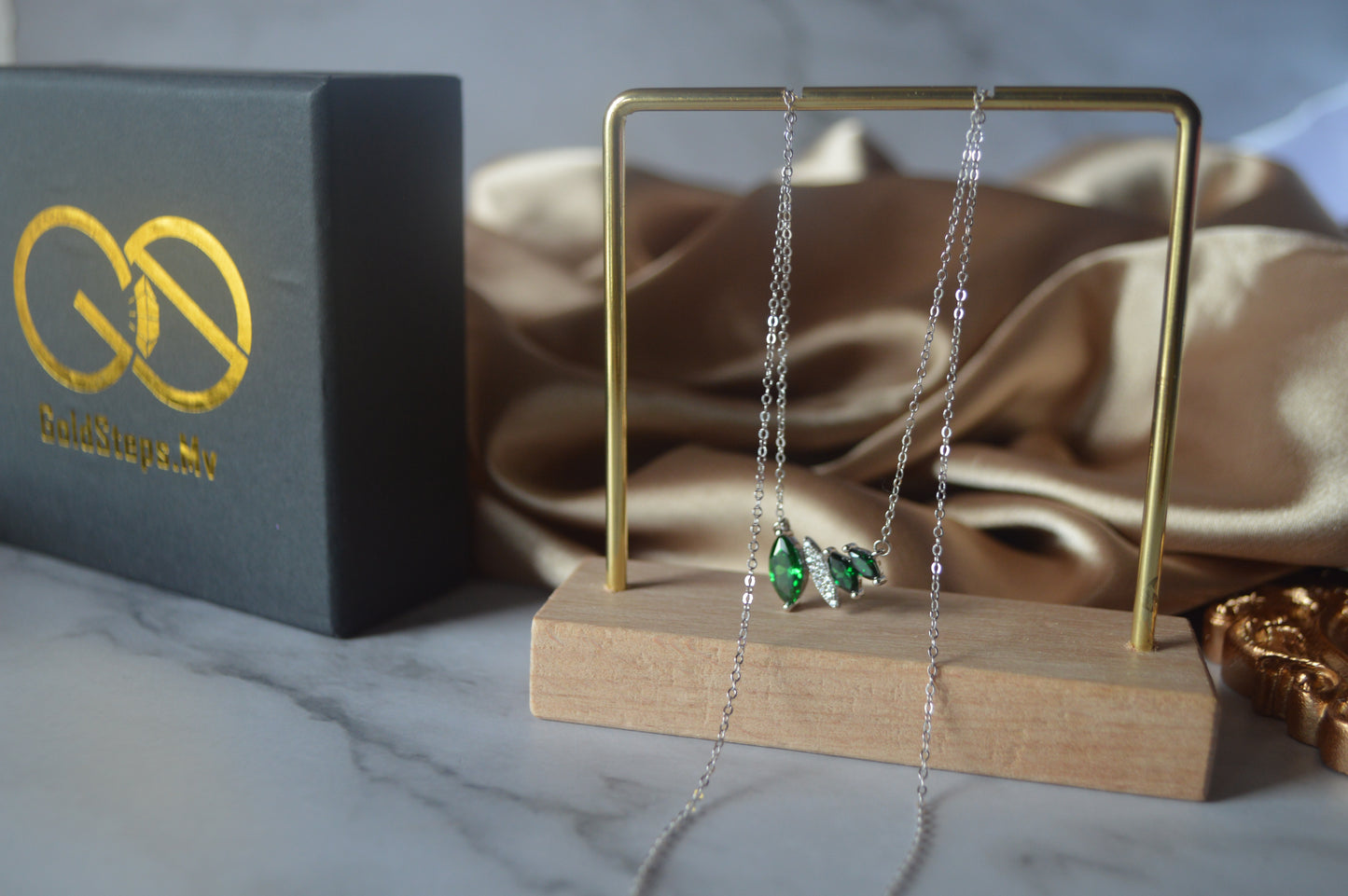 GS0057 Rhodium plated original Silver necklace with Emerald Stones