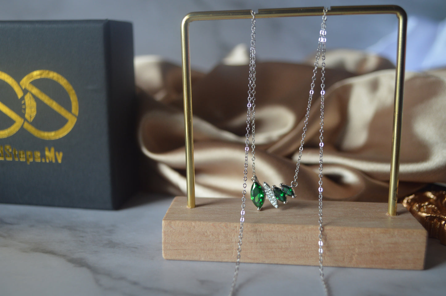 GS0057 Rhodium plated original Silver necklace with Emerald Stones