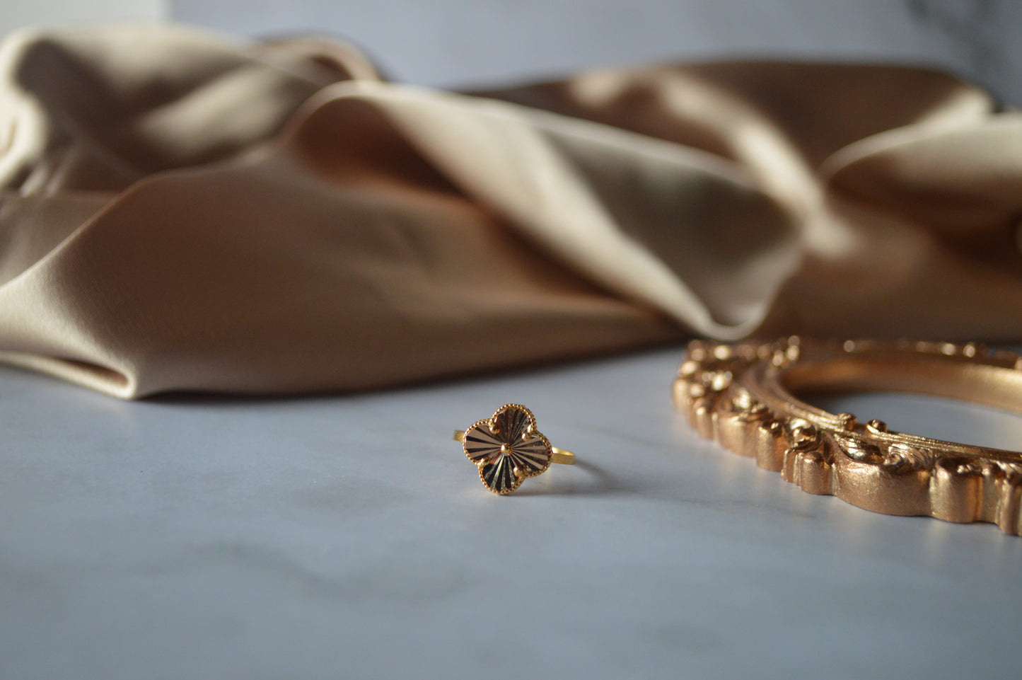 Original gold ring with flower