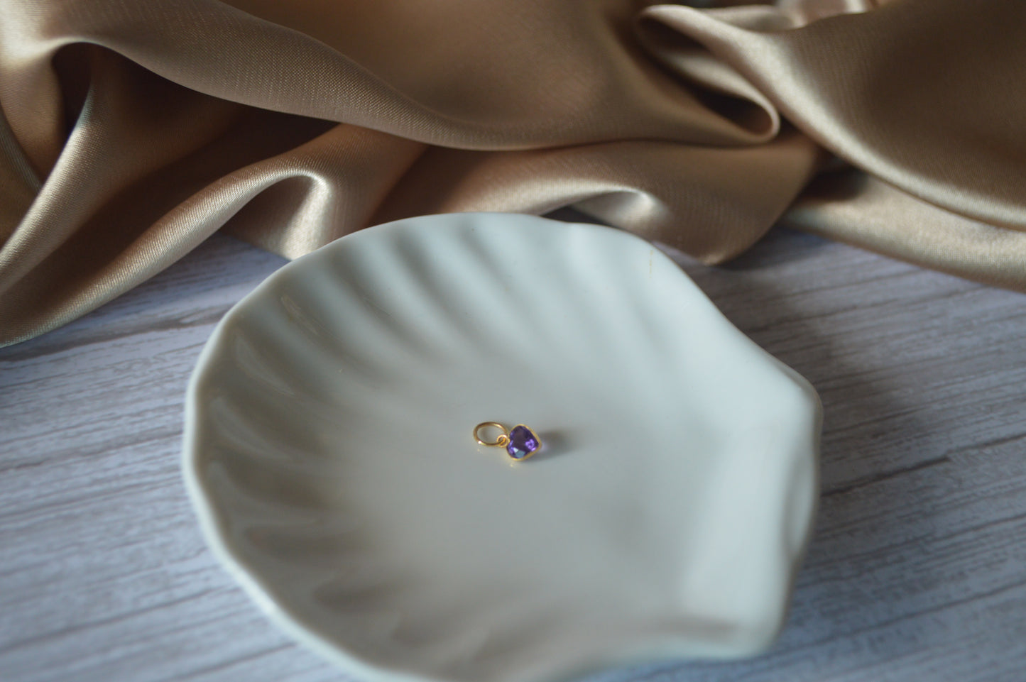 18K Gold Pendant with Heart Purple Natural amethyst