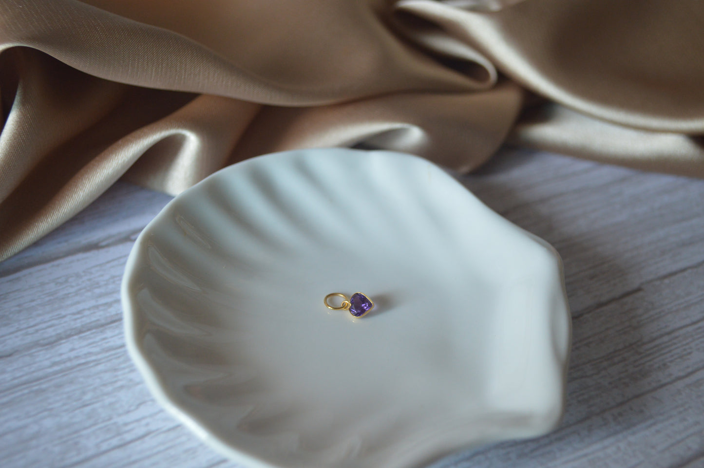 18K Gold Pendant with Heart Purple Natural amethyst