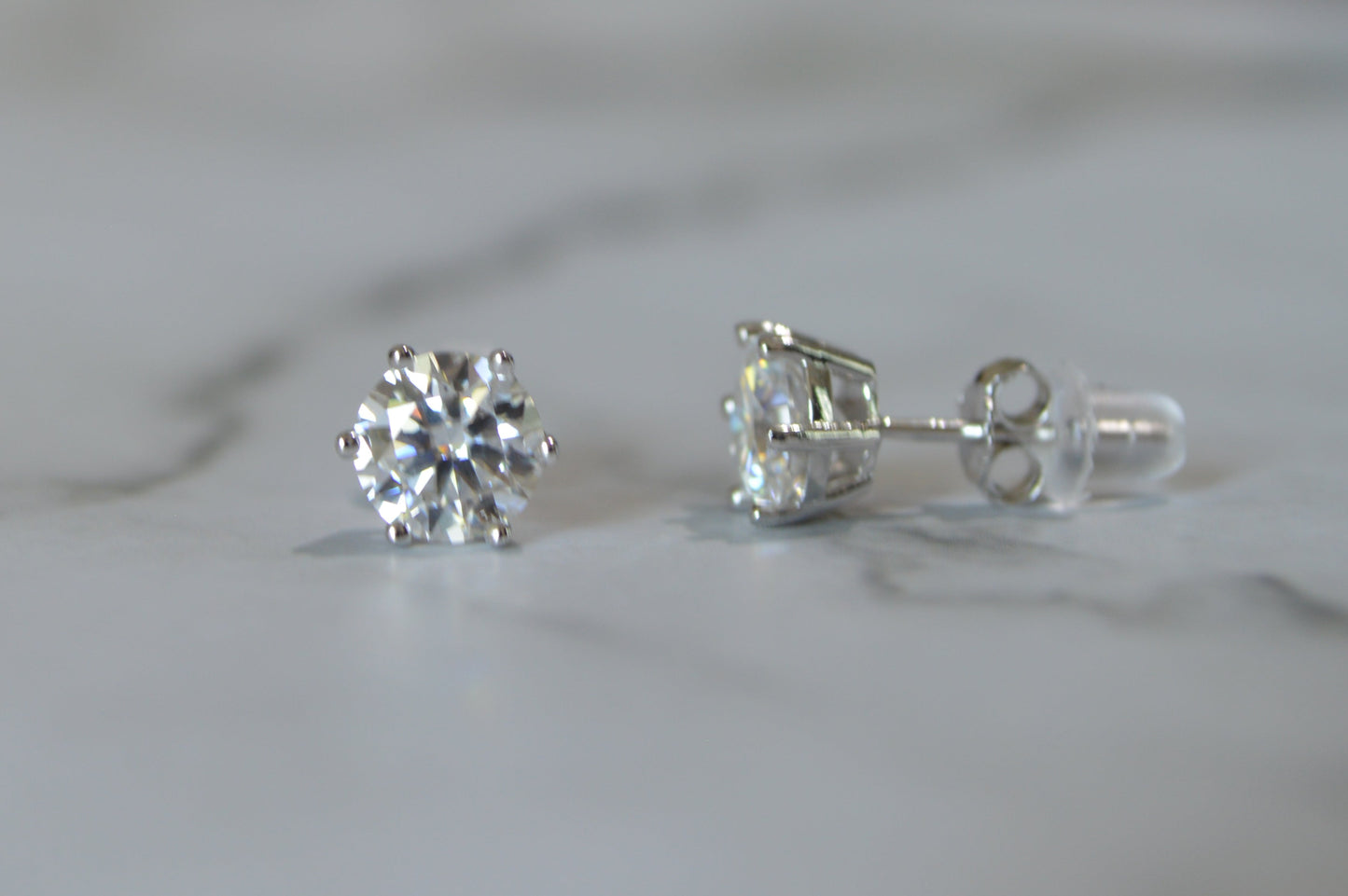 Sterling Silver 925 Round-Cut Solitaire Stud Earrings – Classic Prong Setting