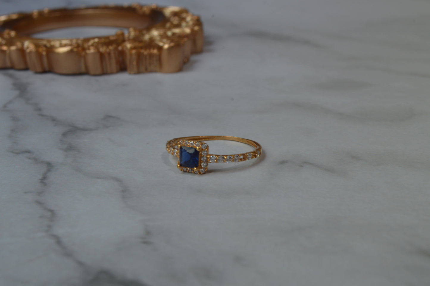 18k Solid Gold Square-Cut Blue Stone Ring – 1.12 Grams