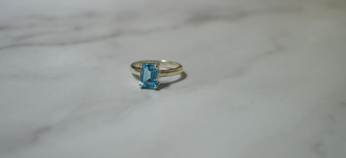 Natural Topaz Silver Ring — Clarity in Every Cut