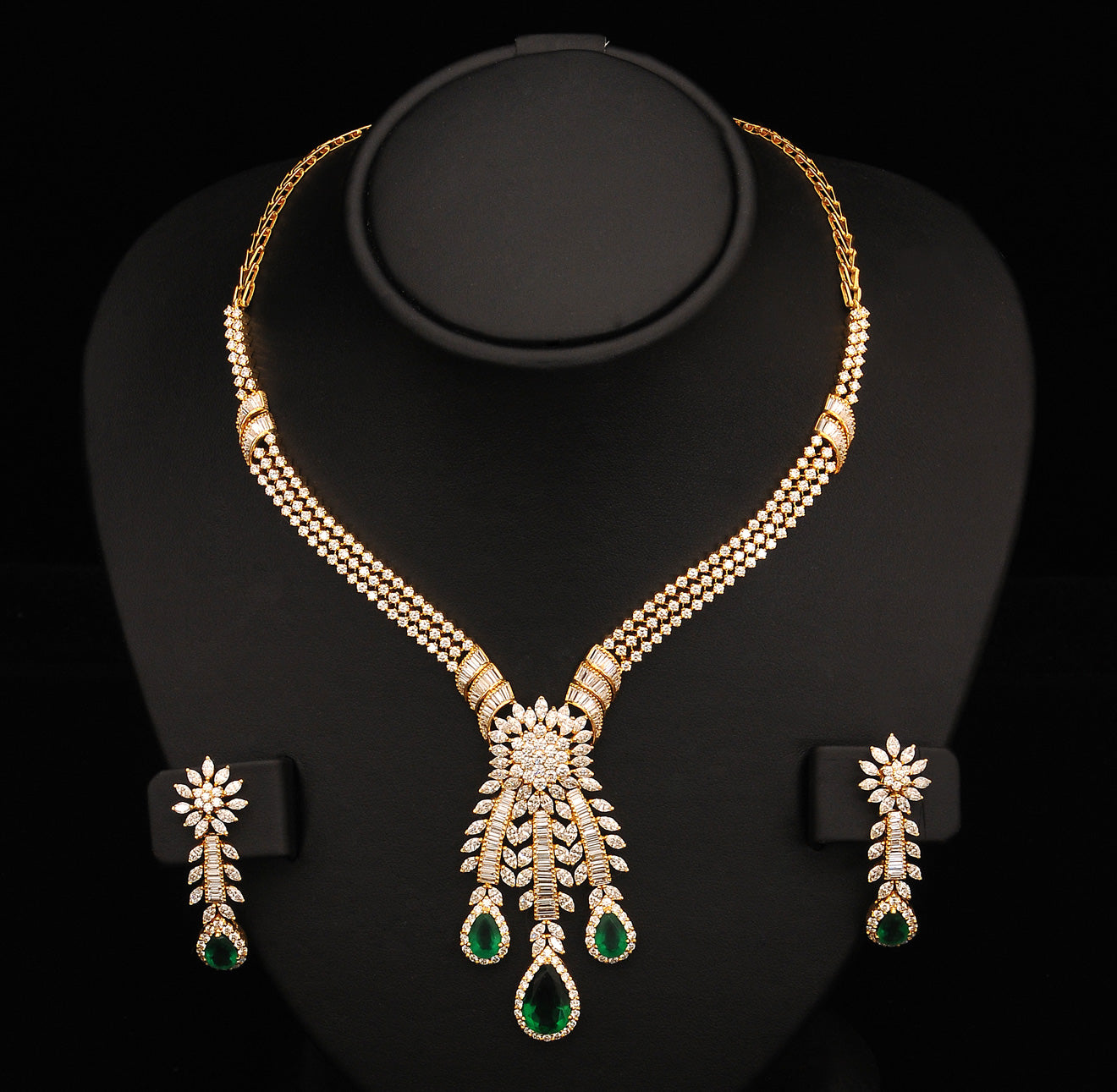 Gold jewellery items