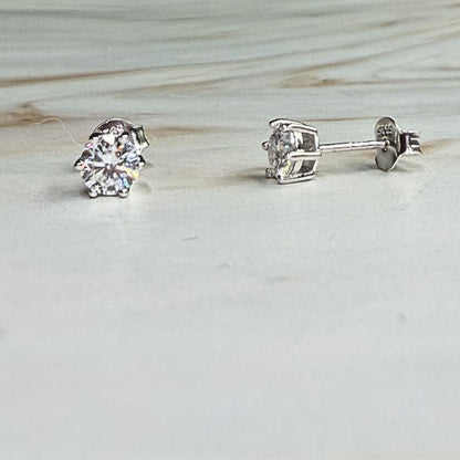 Sterling Silver 925 Moissanite Round-Cut Solitaire Stud Earrings