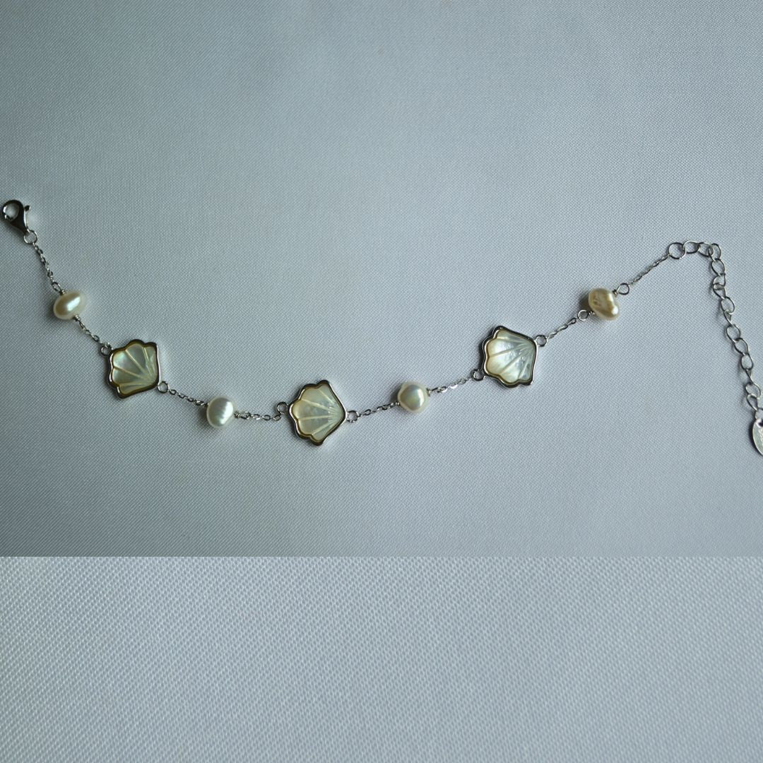 Elegant Shell & Freshwater Pearl 925 Sterling Silver Bracelet