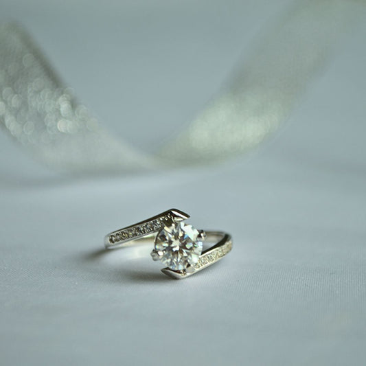 925 Sterling Silver Moissanite Irregular Dainty Band Ring