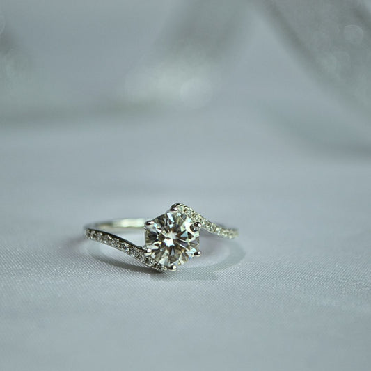Sterling Silver 925 Ring with Brilliant Moissanite Sparkle