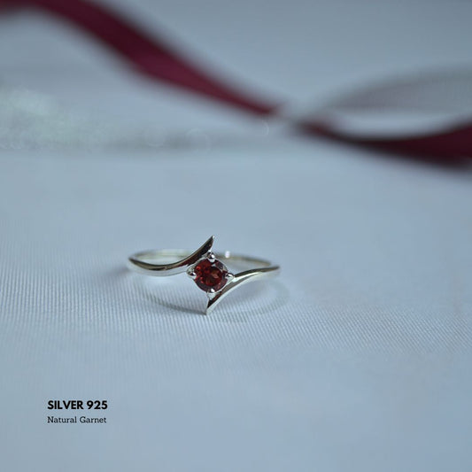 Garnet Glow – 925 Silver Ring with Natural Red Gemstone