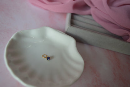 18K gold pendant with treated sapphire stone