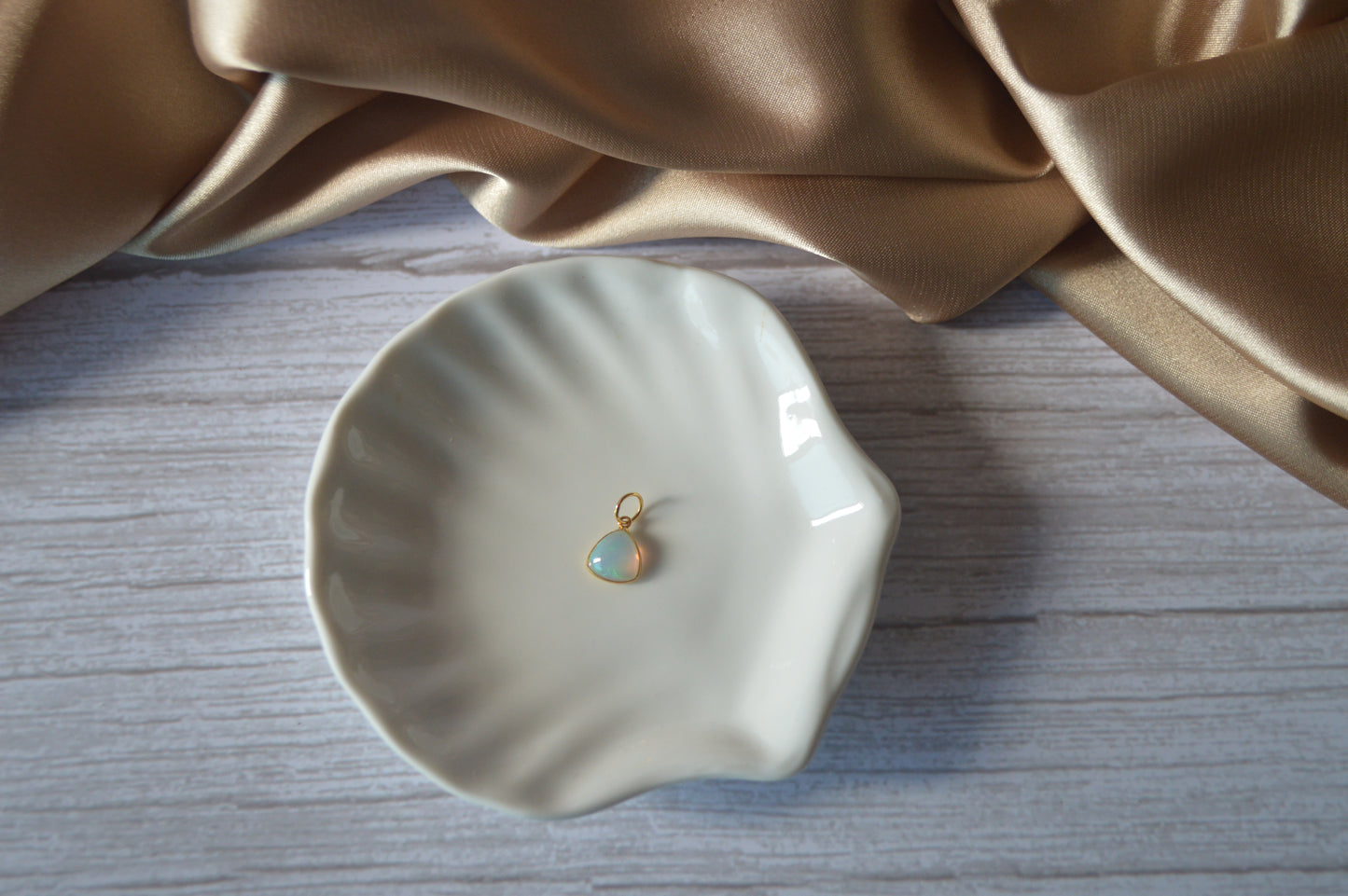 18K Gold Pendant with Triangle natural Ethiopian Opal