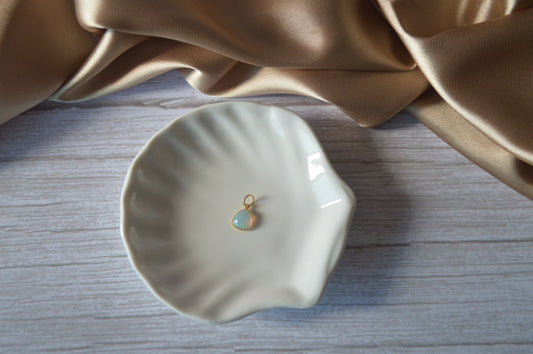 18K Gold Pendant with Triangle natural Ethiopian Opal