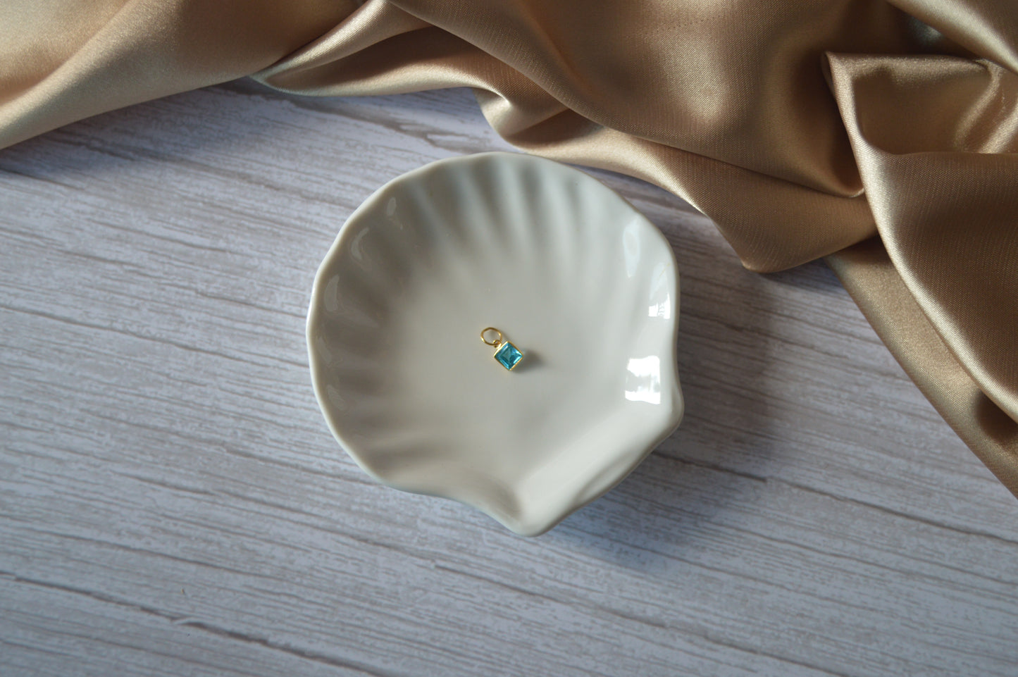18K Gold Pendant with Square Blue Topaz lab grown