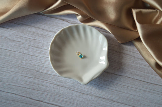 18K Gold Pendant with Square Blue Topaz lab grown