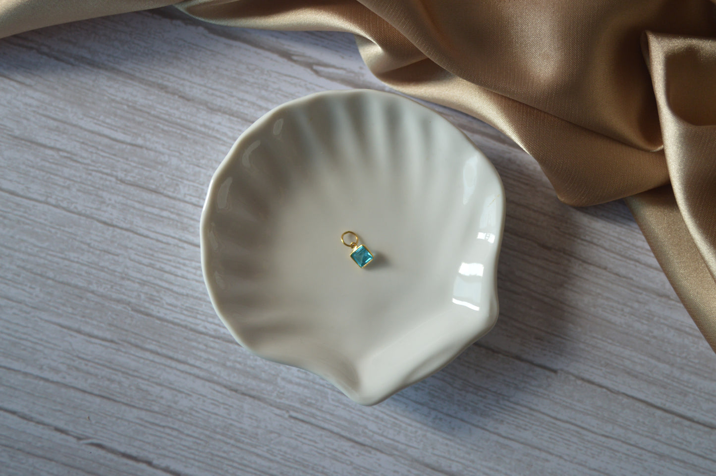 18K Gold Pendant with Square Blue Topaz lab grown