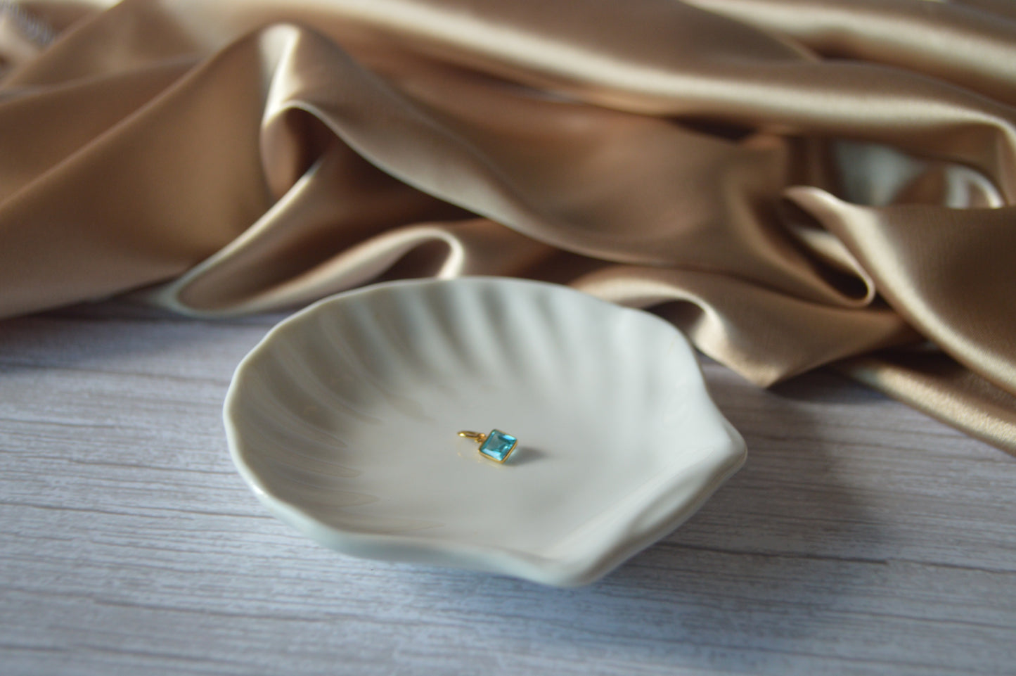 18K Gold Pendant with Square Blue Topaz lab grown