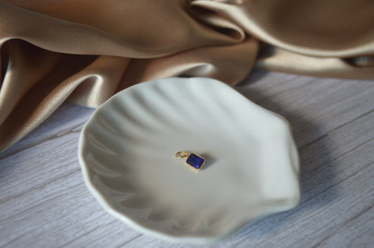 18K Gold Pendant with Rectangular Blue Sapphire - 2.5 mm Stone(Natural Heat Treated )