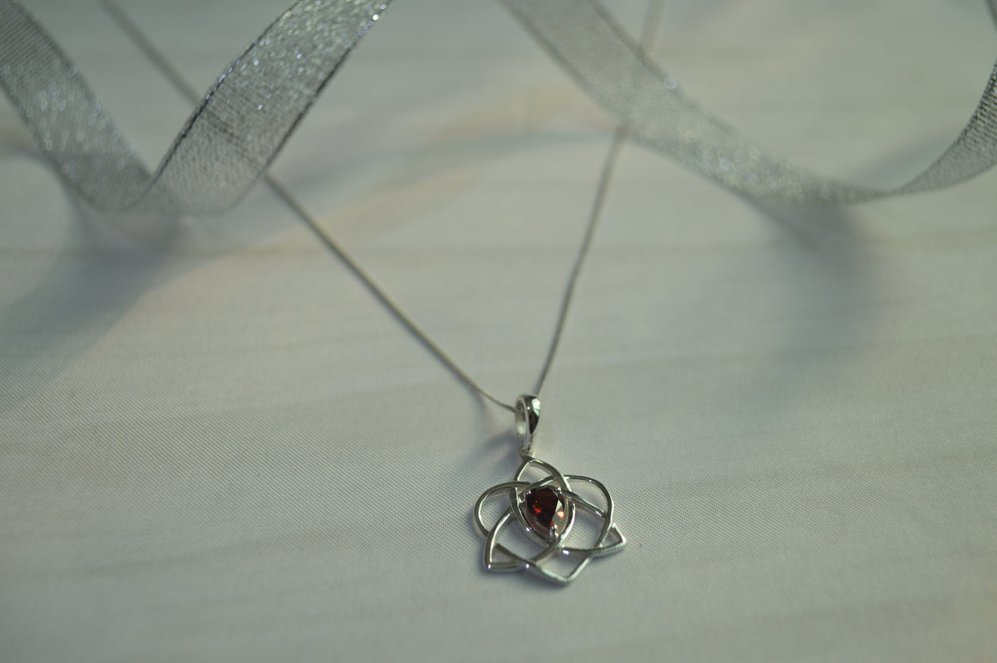 Radiant Garnet heart knot Pendant – Silver 925 Necklace