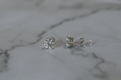 Sterling Silver 925 Round-Cut Solitaire Stud Earrings – Classic Prong Setting