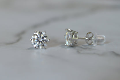 Sterling Silver 925 Round-Cut Solitaire Stud Earrings – Classic Prong Setting