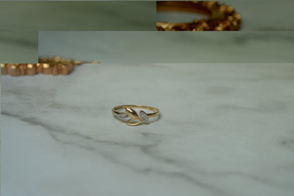 18k Solid Gold Leaf-Design Ring with White Stones – 1.46 Grams