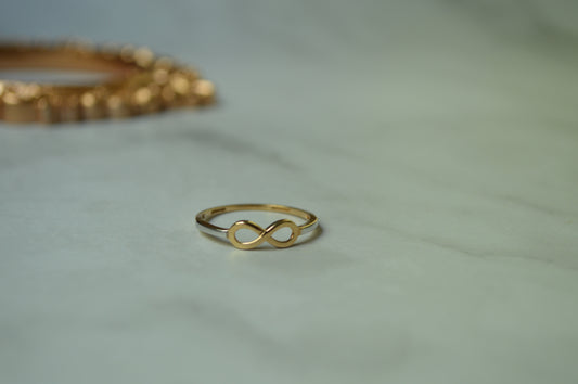 18k Solid Gold Infinity Ring – 1.11 Grams