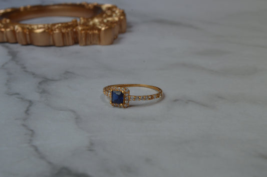 18k Solid Gold Square-Cut Blue Stone Ring – 1.12 Grams