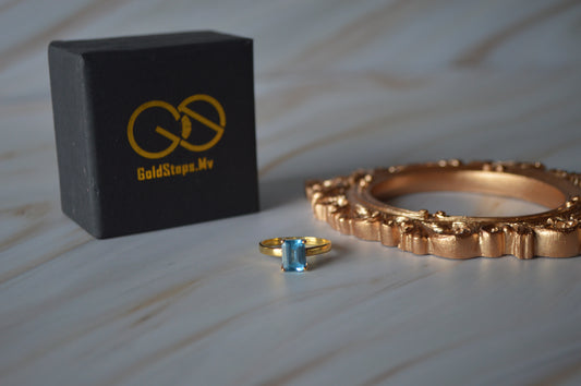 GS0486 Gold ring with Rectangle Blue Topaz Stone