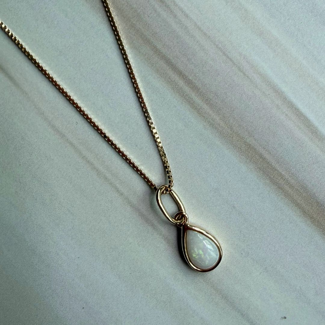 Natural Opal pear-shaped pendant necklace in genuine 18K solid gold with authentic Italian design