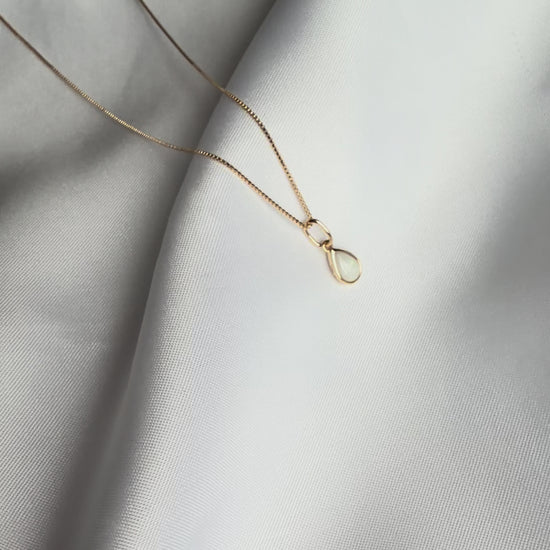 Natural Opal pear-shaped pendant necklace in genuine 18K solid gold with authentic Italian design