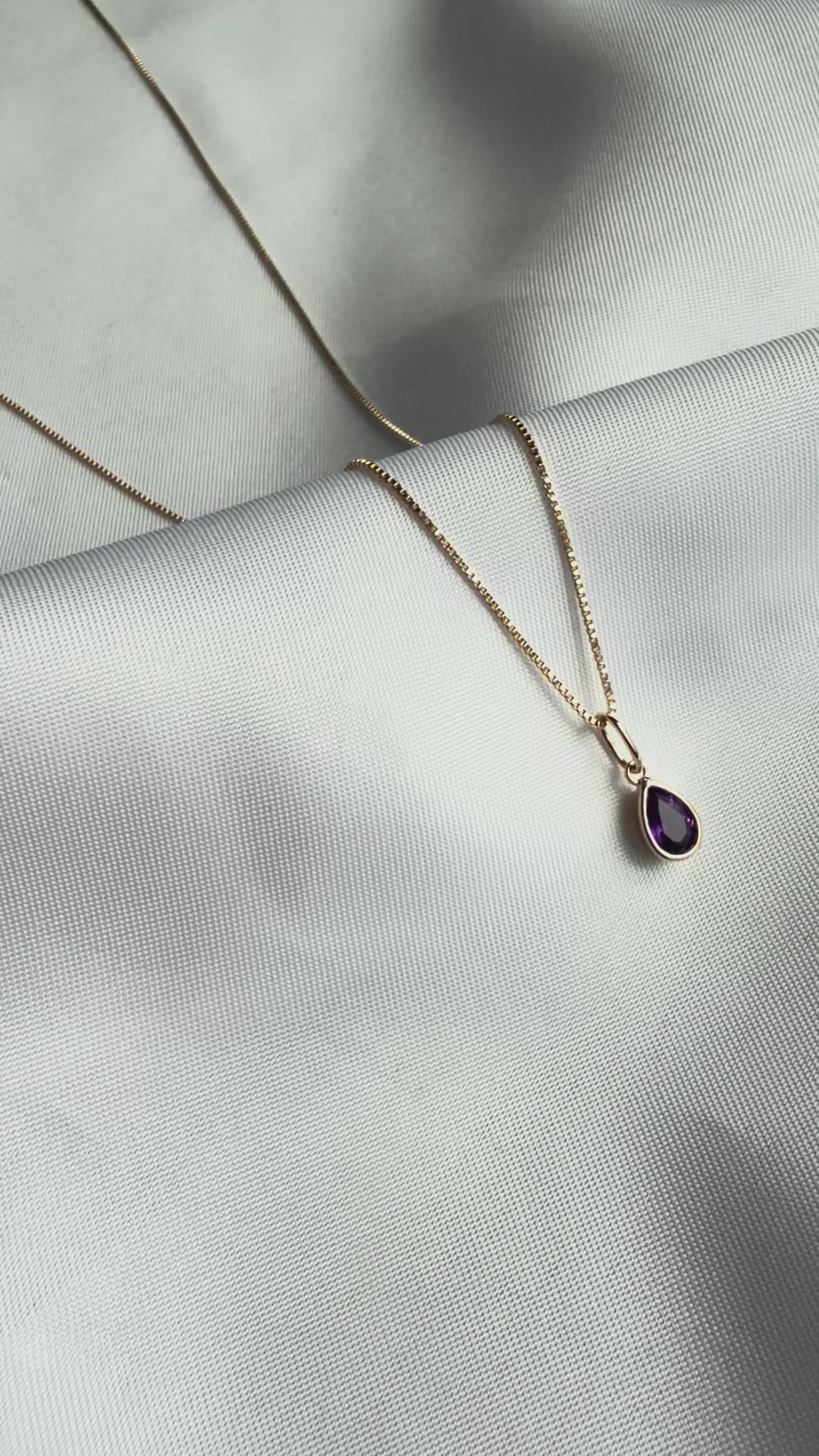 Natural Amethyst pear-shaped pendant necklace in genuine 18K solid gold with Italian design craftsmanship