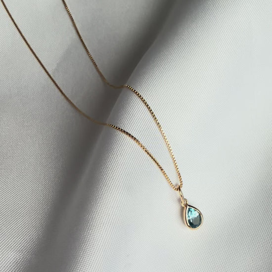 Natural London Blue Topaz pendant necklace in genuine 18K solid gold with Italian design craftsmanship