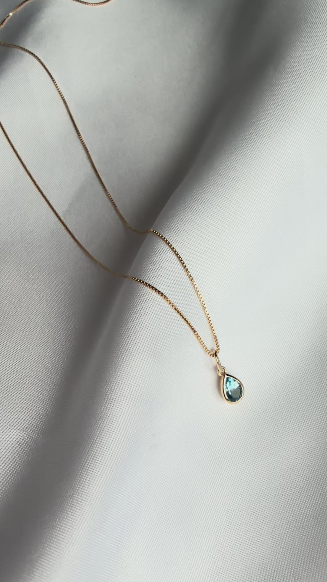 Natural London Blue Topaz pendant necklace in genuine 18K solid gold with Italian design craftsmanship